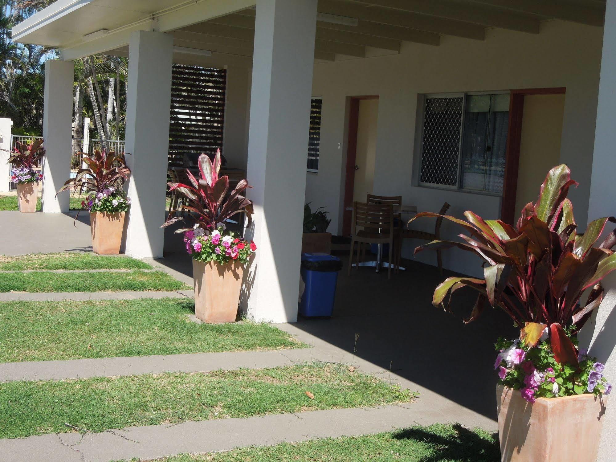 بوندابيرج Moore Park Beach Inn المظهر الخارجي الصورة