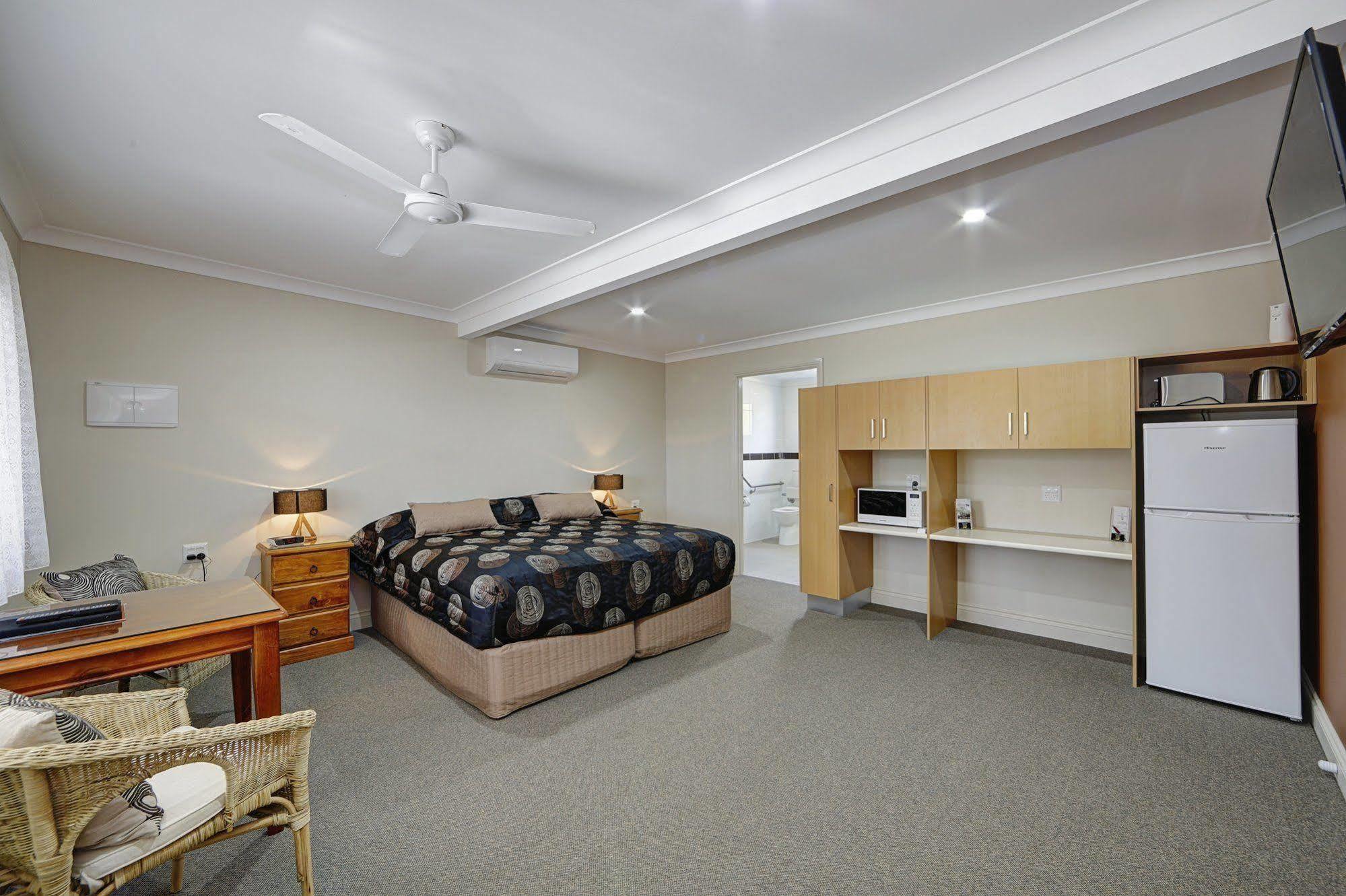 بوندابيرج Moore Park Beach Inn المظهر الخارجي الصورة